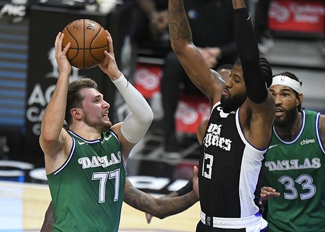  乔治36分快船横扫马刺止颓  