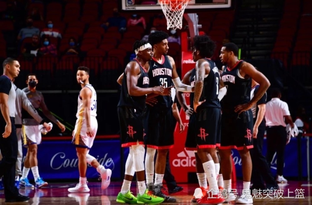  米切尔三分准星火热骑士客场力克尼克斯队